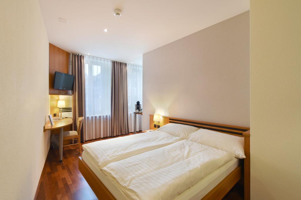 Apart Hotel Amadeo โซฟิงเงน ห้อง รูปภาพ
