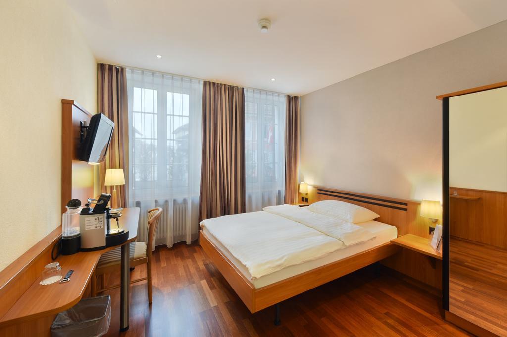 Apart Hotel Amadeo โซฟิงเงน ภายนอก รูปภาพ