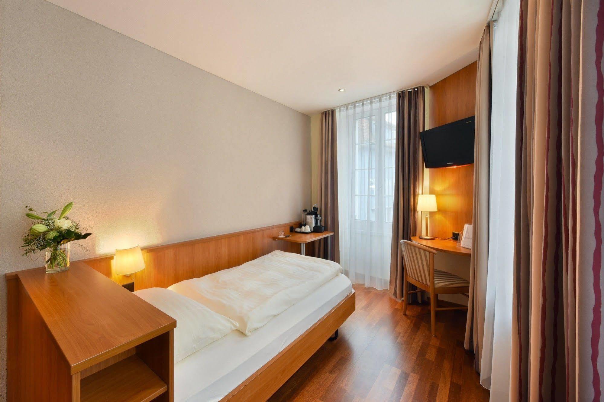 Apart Hotel Amadeo โซฟิงเงน ภายนอก รูปภาพ