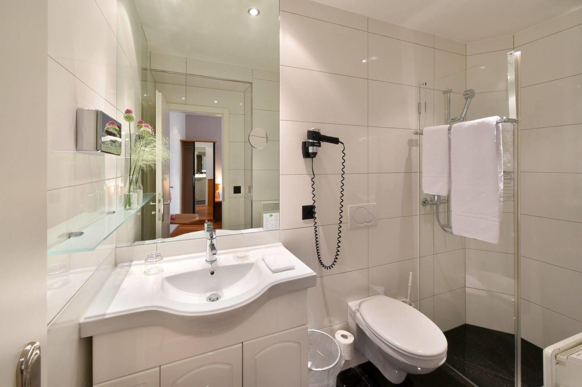 Apart Hotel Amadeo โซฟิงเงน ภายนอก รูปภาพ