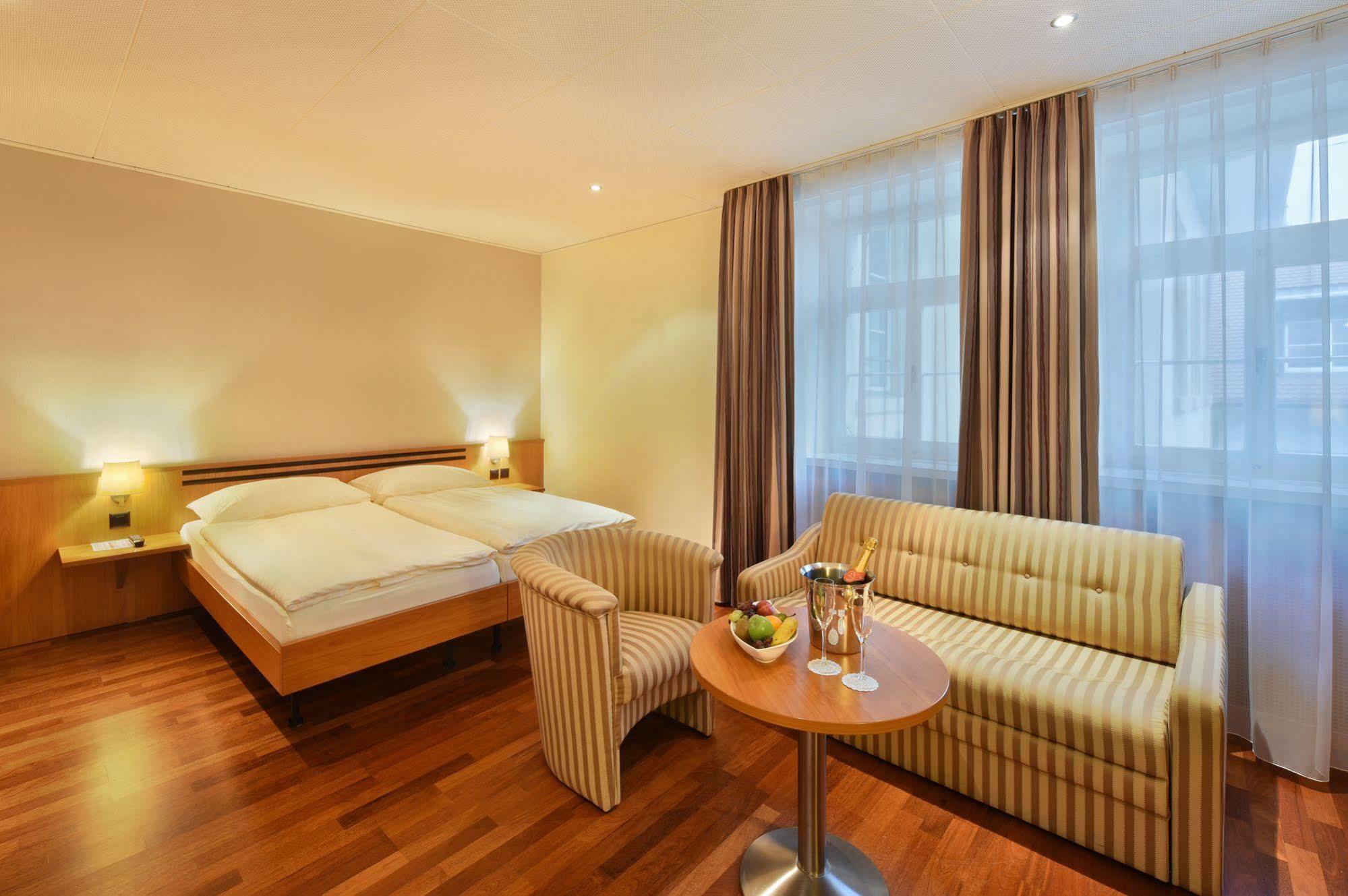 Apart Hotel Amadeo โซฟิงเงน ภายนอก รูปภาพ