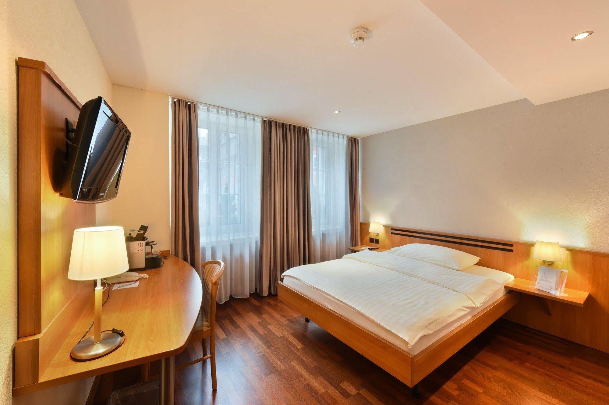 Apart Hotel Amadeo โซฟิงเงน ภายนอก รูปภาพ