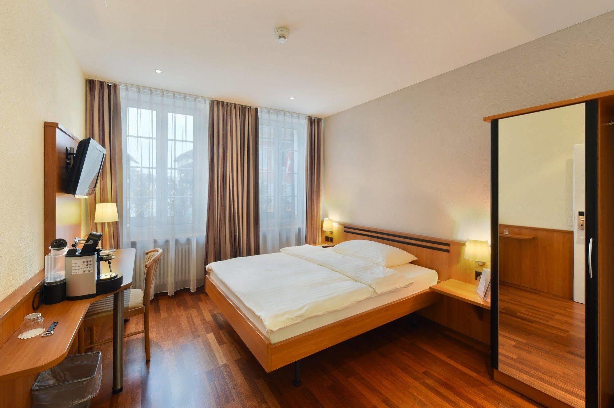 Apart Hotel Amadeo โซฟิงเงน ภายนอก รูปภาพ